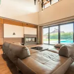 Rivestire un divano in pelle: scelte, metodi e cura di un elemento che definisce lo stile di una casa