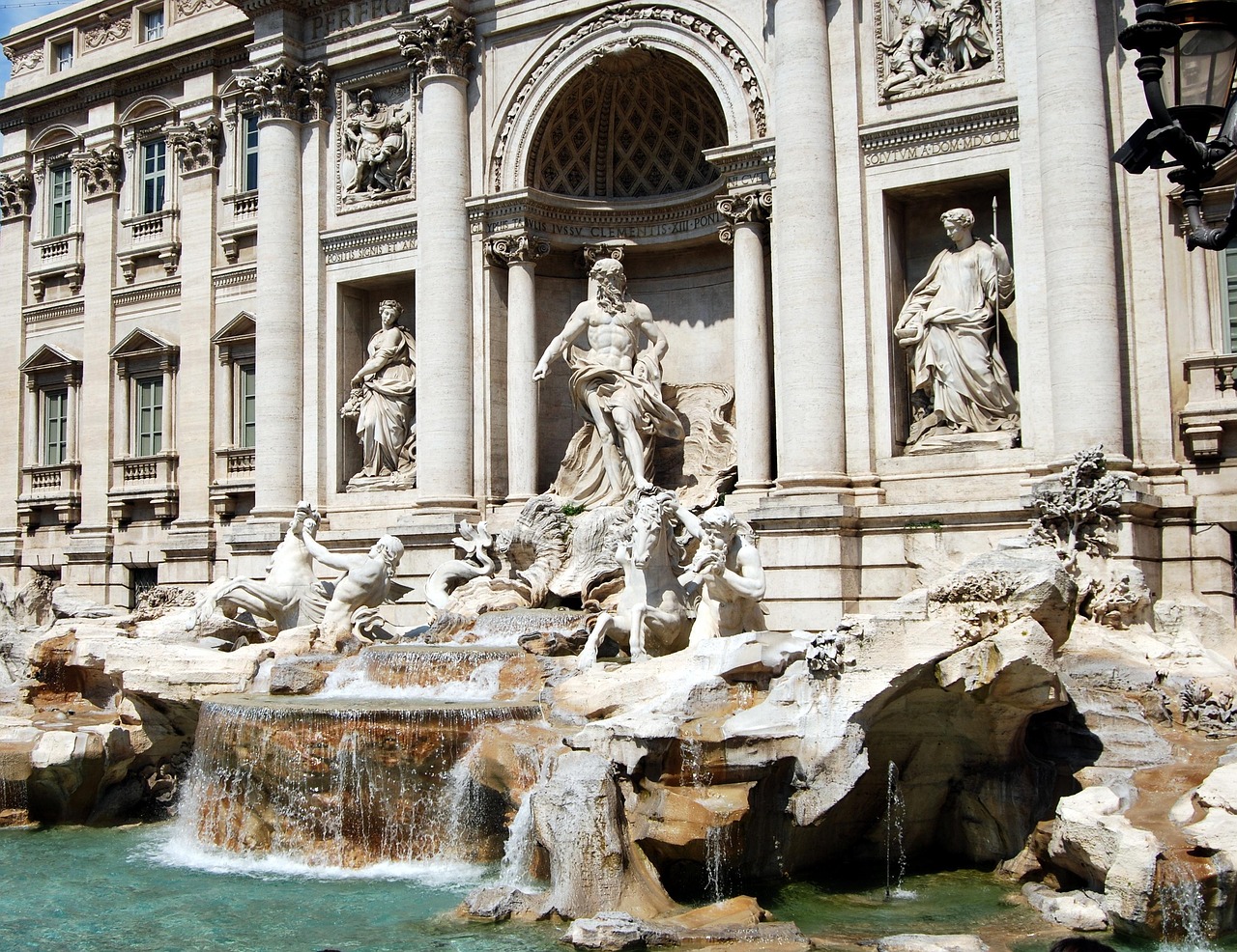 Fontana di Trevi, dal 2 febbraio accesso regolato con biglietto per i turisti