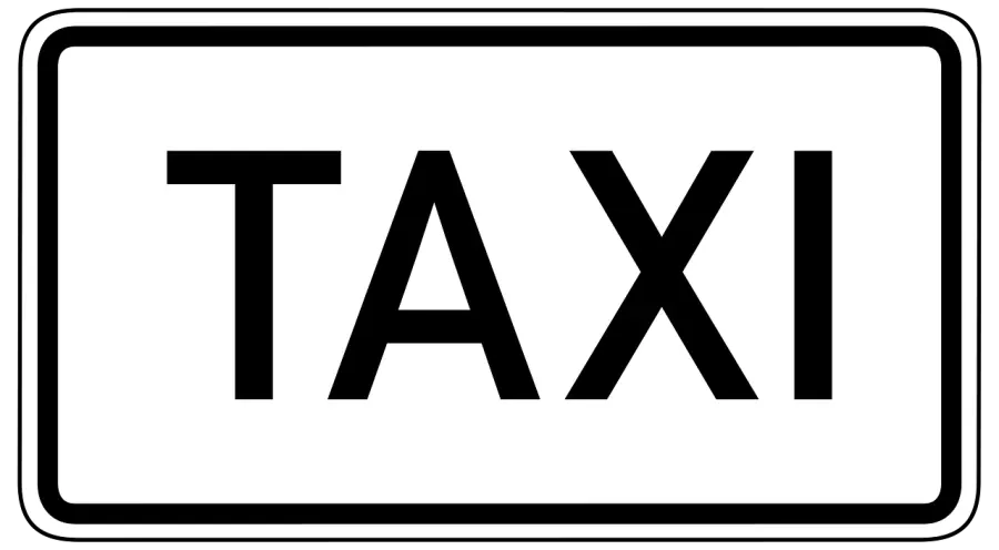 Taxi a Roma, corsa finisce in rapina con coltello: arrestato un 46enne