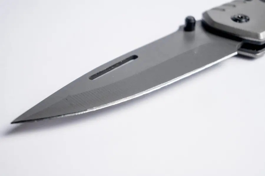 Casal Bruciato, aggredisce la compagna con un coltello dopo una lite: arrestato un 45enne