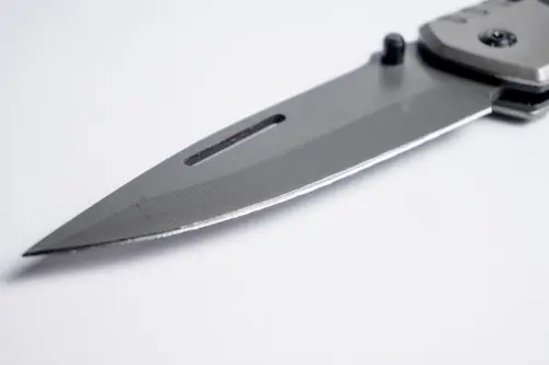 Casal Bruciato, aggredisce la compagna con un coltello dopo una lite: arrestato un 45enne