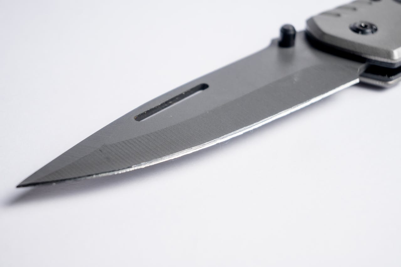 Casal Bruciato, aggredisce la compagna con un coltello dopo una lite: arrestato un 45enne