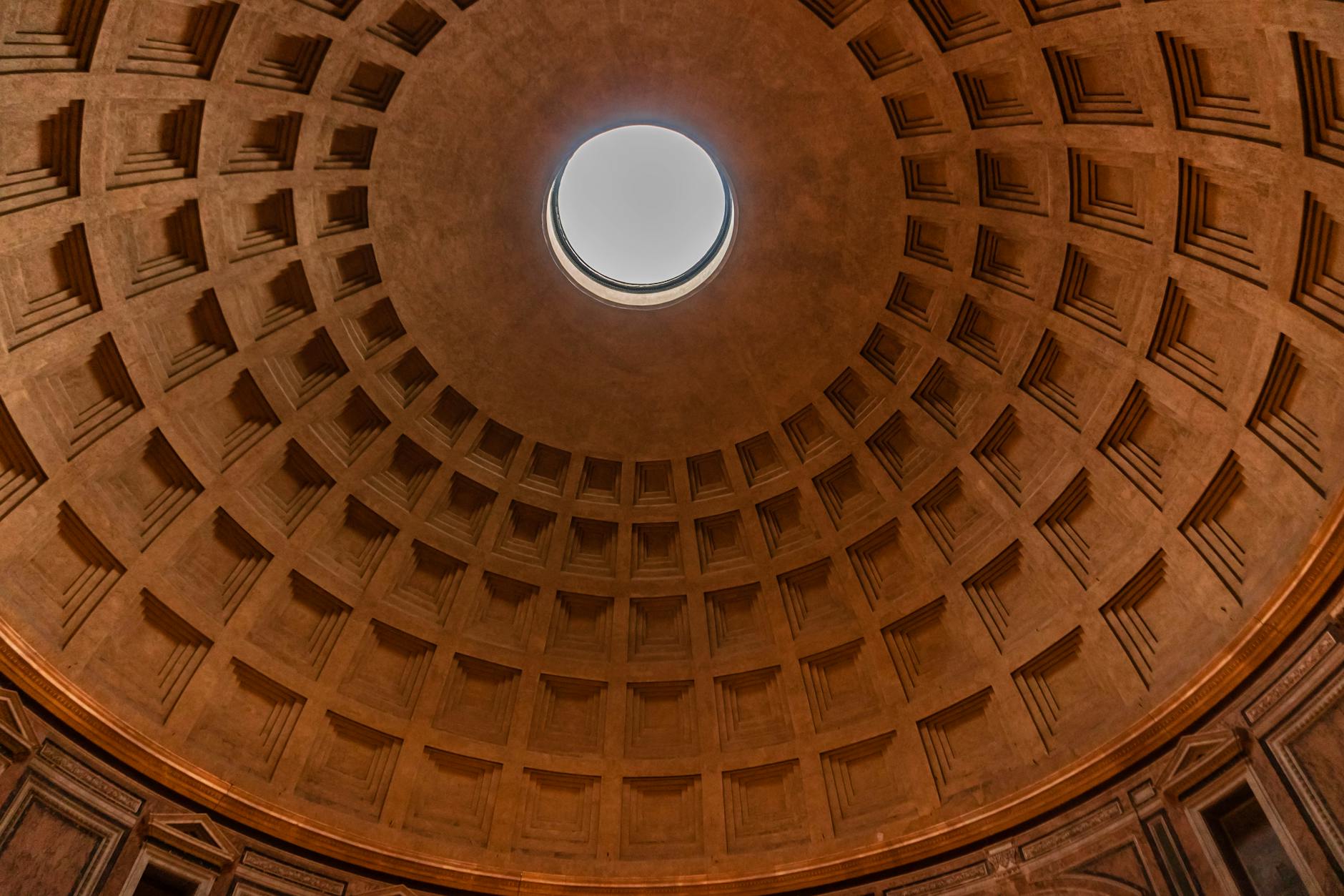 Roma, bimba di 7 anni si perde al Pantheon: ritrovata dalla Polizia