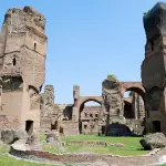 Roma, crollo alla Torre dei Conti: cedimento parziale del monumento in restauro finanziato dal PNRR