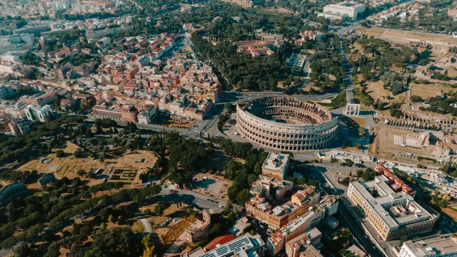 Roma, stop a nuovi minimarket e souvenir nel sito Unesco fino al 2029