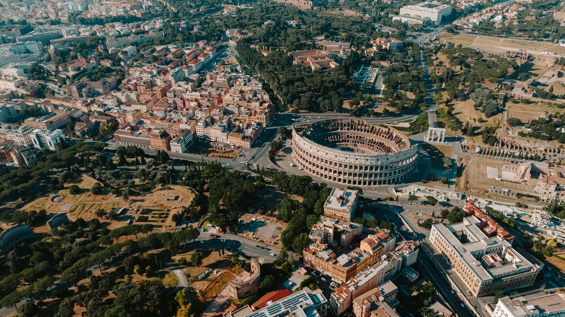 Roma, stop a nuovi minimarket e souvenir nel sito Unesco fino al 2029