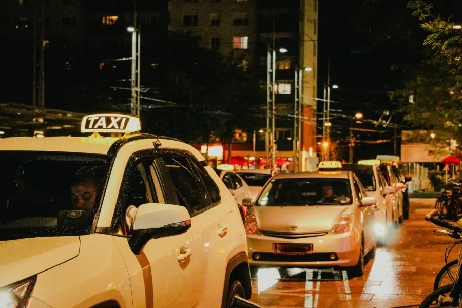 Roma Taxi 2030, piano su posteggi, digitale e corsie preferenziali