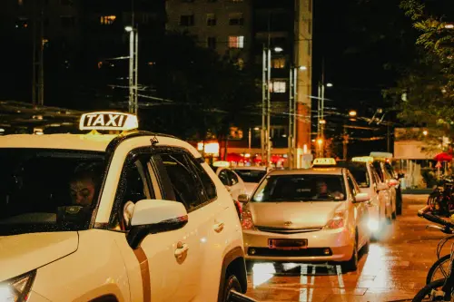 Roma Taxi 2030, piano su posteggi, digitale e corsie preferenziali