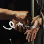 Roma, droga nascosta tra auto e strada: sette arresti al Casilino