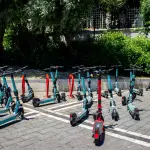 Roma, nuove regole per monopattini e bici sharing: cosa cambia