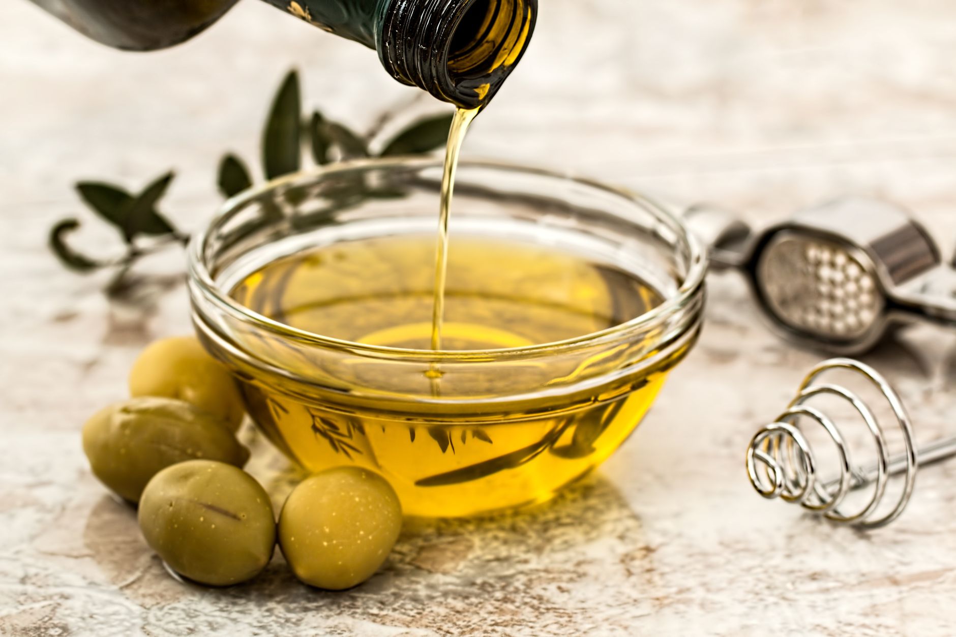 Roma, 100 litri d'olio dal Parco dei Romanisti per le famiglie fragili
